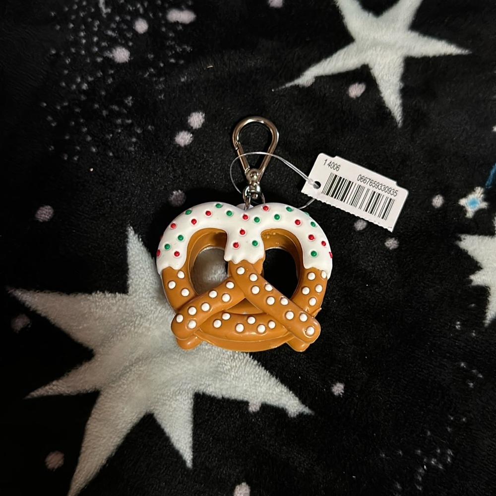 Bath & Body Works Pretzel PocketBac Holder ๐ฅจ